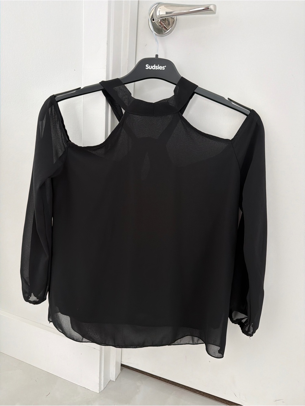 Black Cold-Shoulder Long Sleeve Blouse w a Criss Cross Halter Neckline Like New